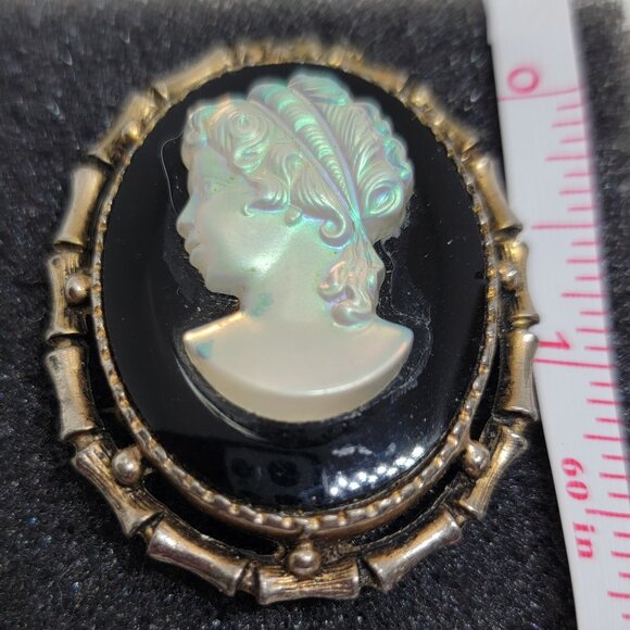 Vintage Cameo Brooch Oval Shaped Bamboo Style Gold Toned Metal Frame 2 In High - Picture 7 of 9